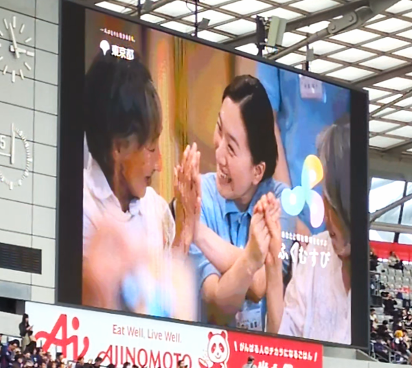 大型ビジョンでの放映